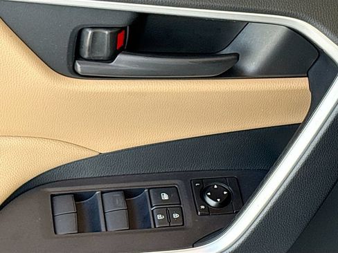 Certified 2025 Toyota RAV4 LE AWD/4WD image 22
