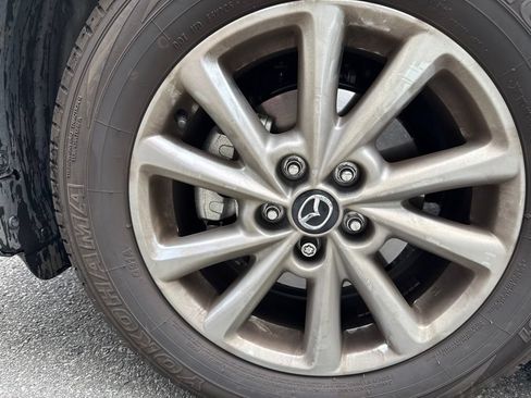Certified 2025 MAZDA CX-5 AWD 2.5 S w/ Preferred Package image 3