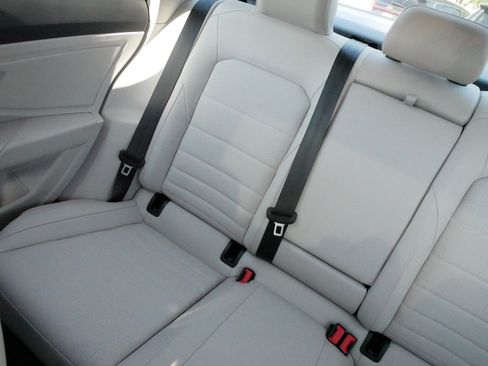 Used 2023 Volkswagen Jetta SE FWD image 12