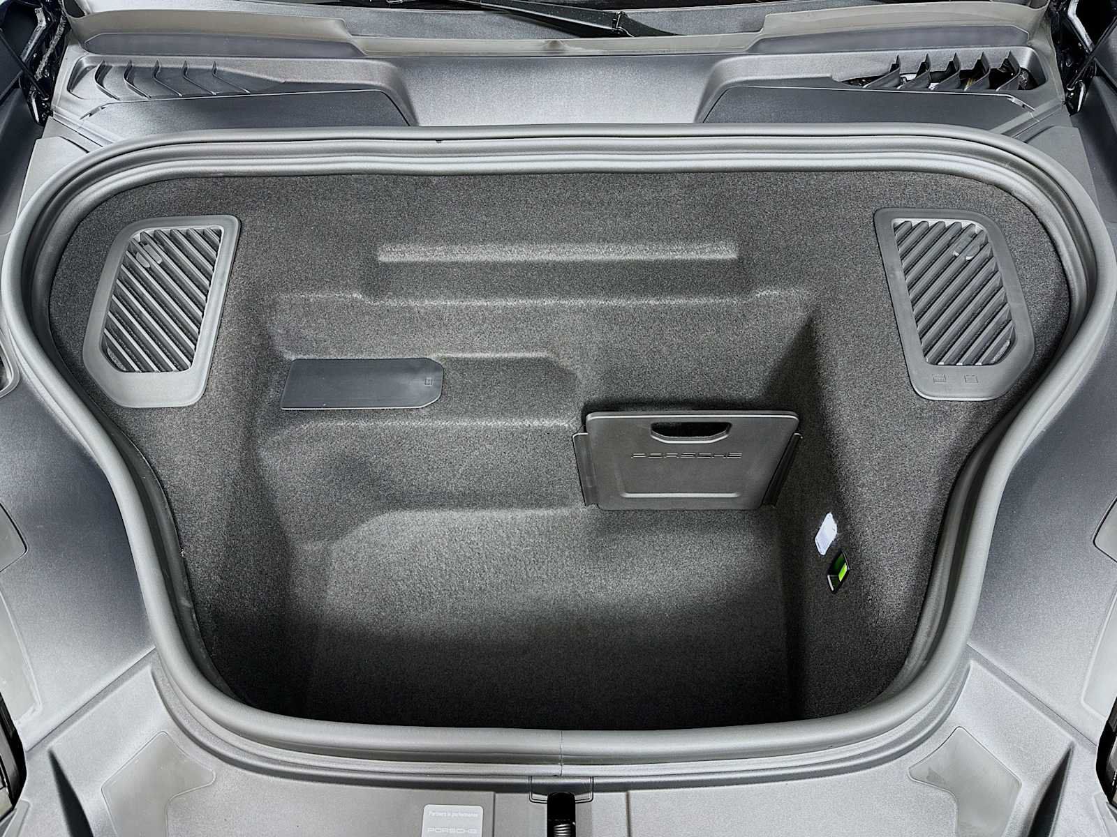 Used 2026 Porsche Macan Electric RWD image 32