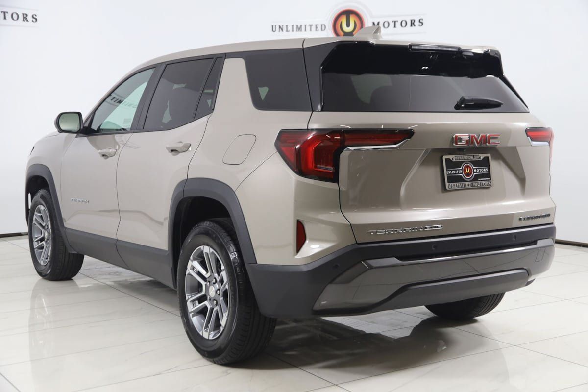 Used 2025 GMC Terrain Elevation w/ Technology Package II AWD/4WD image 4
