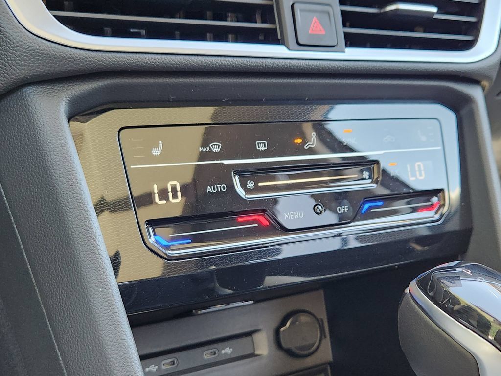 New 2026 Volkswagen Taos SE AWD/4WD image 9