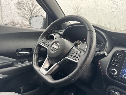 Used 2023 Nissan Kicks SR w/ SR Premium Package FWD image 19