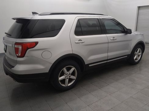 Used 2018 Ford Explorer XLT image 10