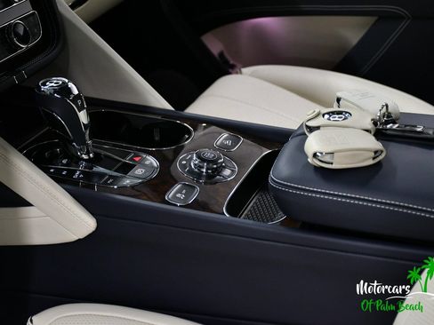 Used 2023 Bentley Bentayga AWD/4WD image 37