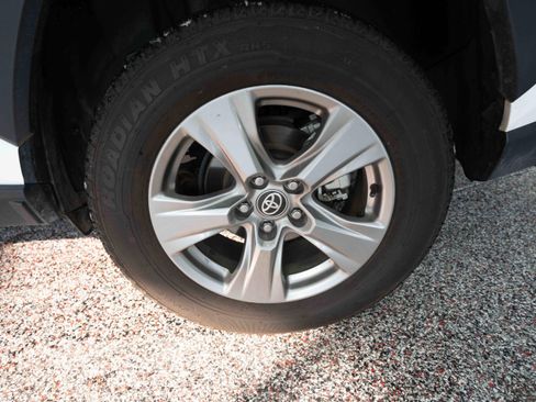 Used 2024 Toyota RAV4 XLE image 29