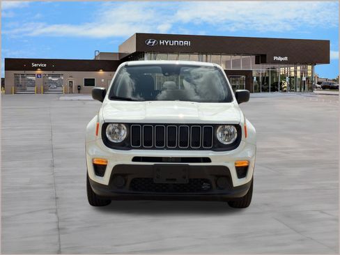 Used 2023 Jeep Renegade Latitude AWD/4WD image 6