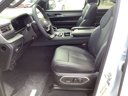 New 2026 Jeep Grand Wagoneer Limited AWD/4WD image 10