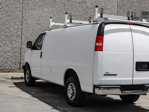 Used 2022 Chevrolet Express 2500 w/ Driver Convenience Package RWD image 13