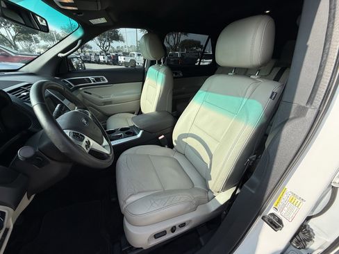 Used 2013 Ford Explorer XLT image 24