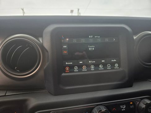 Used 2023 Jeep Gladiator Sport AWD/4WD image 5