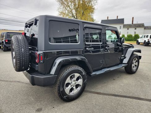 Used 2017 Jeep Wrangler Unlimited Sahara w/ Connectivity Group image 17