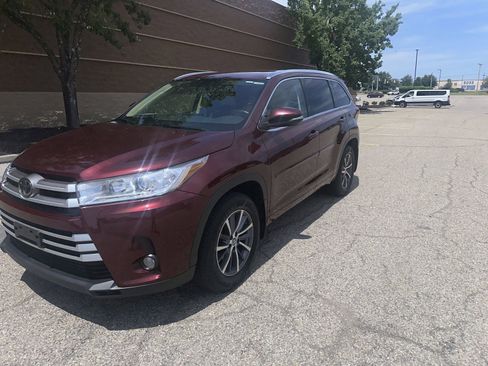Used 2018 Toyota Highlander XLE w/ Protection Package #3 AWD/4WD image 8