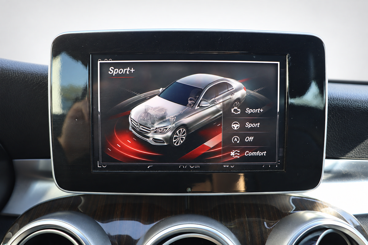Used 2018 Mercedes-Benz C 300 4MATIC Sedan w/ Premium Package image 34