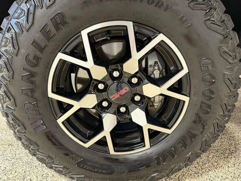 Used 2024 GMC Canyon AT4X image 27