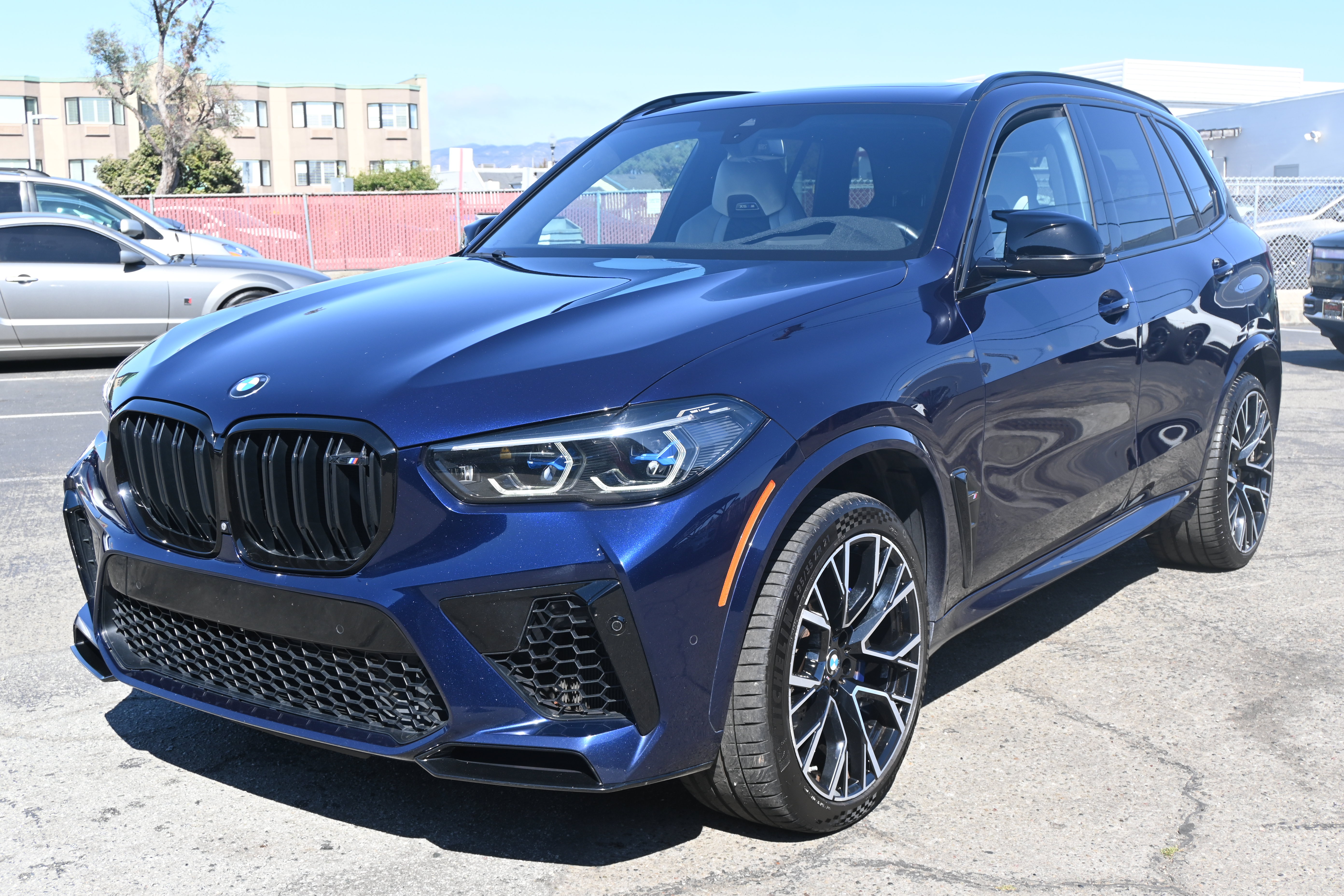 Used 2022 BMW X5 M w/ Competition Package 2 AWD/4WD image 1