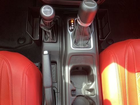 Used 2024 Jeep Gladiator Sport AWD/4WD image 15