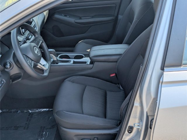 Used 2024 Nissan Altima 2.5 SV FWD image 14