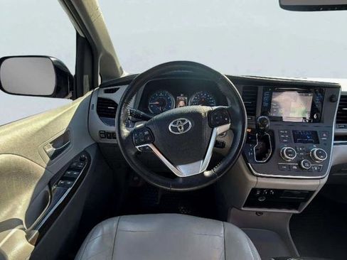 Used 2015 Toyota Sienna XLE image 11