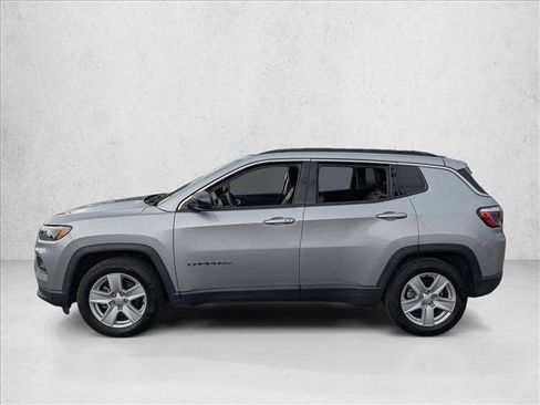 Used 2022 Jeep Compass Latitude FWD image 9