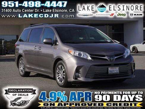 Used 2020 Toyota Sienna XLE image 1
