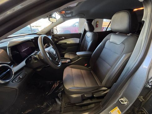 Used 2025 Chevrolet Trax LT image 31