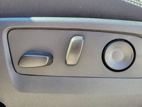 Used 2025 Chevrolet Colorado LT AWD/4WD image 17