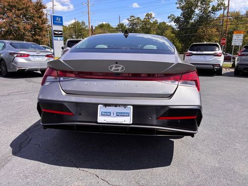 Used 2024 Hyundai Elantra Limited FWD image 6
