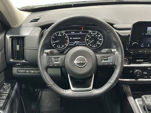 Used 2023 Nissan Pathfinder SL AWD/4WD image 13