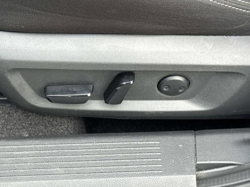 Used 2025 Nissan Rogue SV image 21