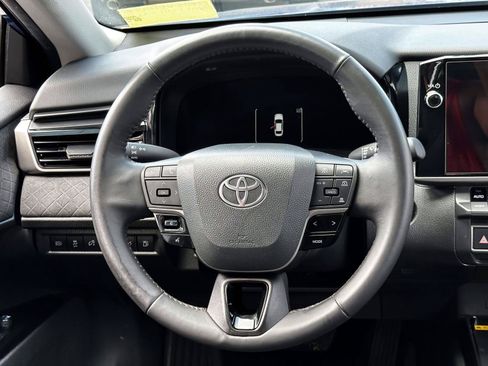 Used 2025 Toyota Camry XLE FWD image 18