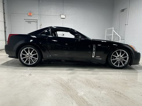 Used 2009 Cadillac XLR V RWD image 2