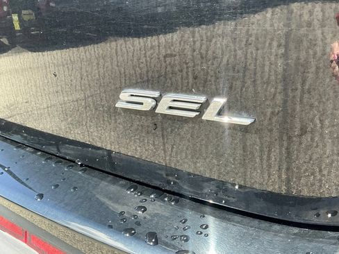 Used 2018 Ford Edge SEL w/ Equipment Group 201A FWD image 22