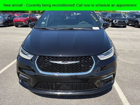 Used 2025 Chrysler Pacifica Select FWD image 8