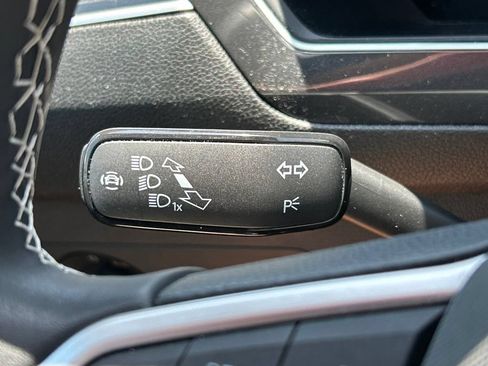 Certified 2023 Volkswagen Tiguan SE FWD image 28