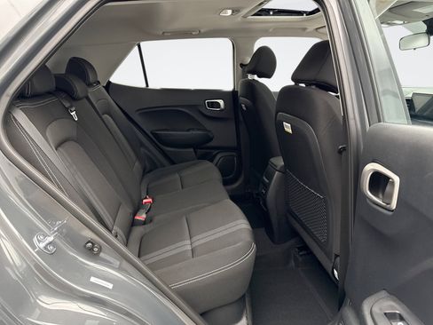Used 2025 Hyundai Venue SEL FWD image 19