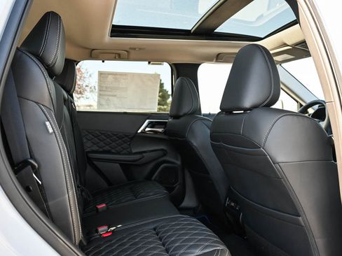 New 2025 Mitsubishi Outlander SEL image 12