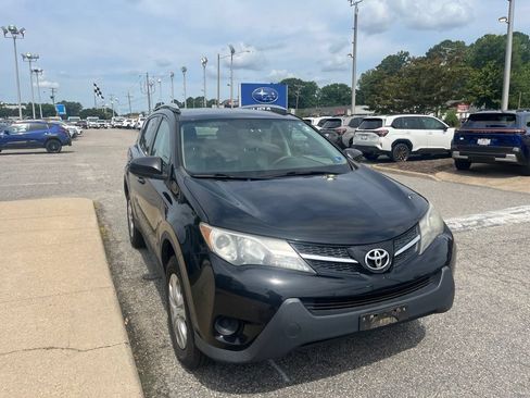 Used 2015 Toyota RAV4 LE FWD image 2