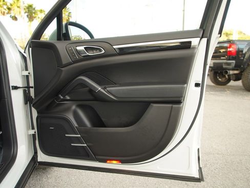 Used 2014 Porsche Cayenne S image 35