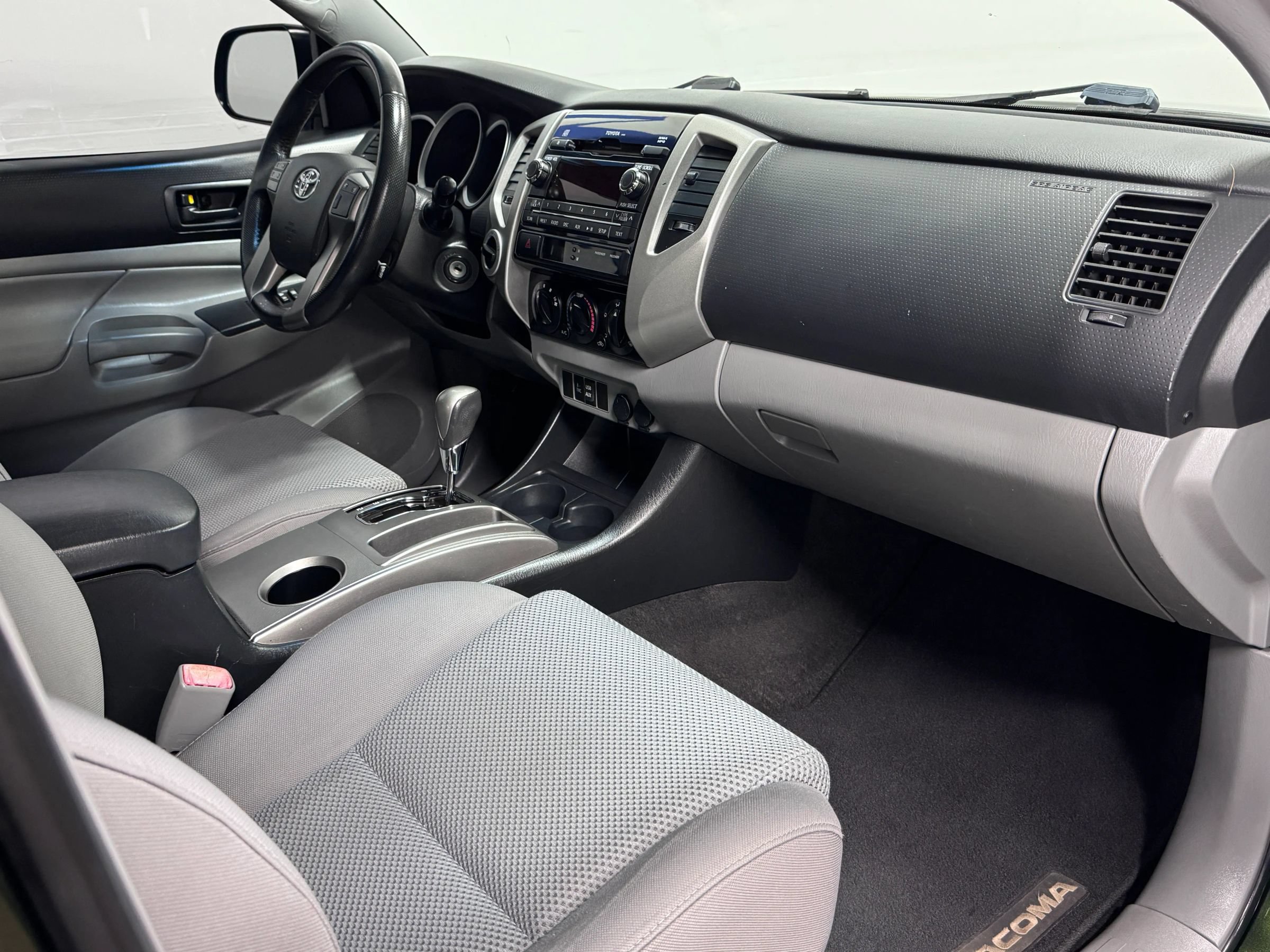 Used 2012 Toyota Tacoma 4x4 Access Cab V6 w/ TRD Off-Road Pkg image 9