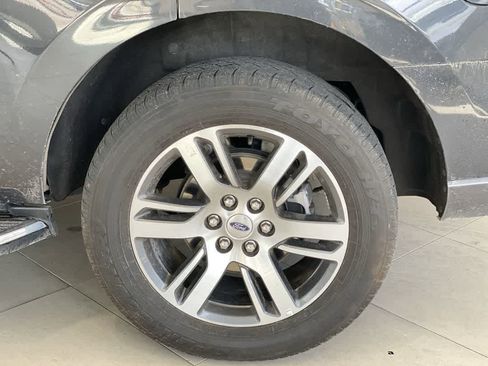 Used 2023 Ford Expedition Limited AWD/4WD image 12