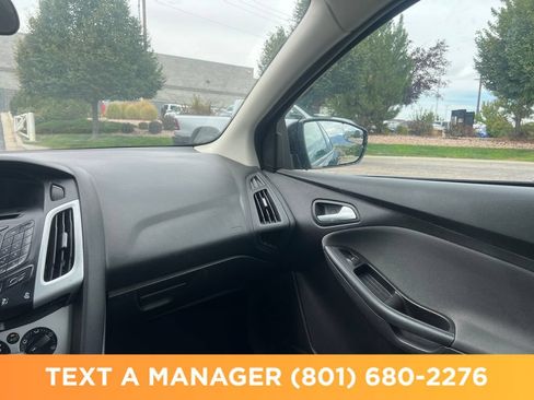 Used 2014 Ford Focus SE FWD image 25