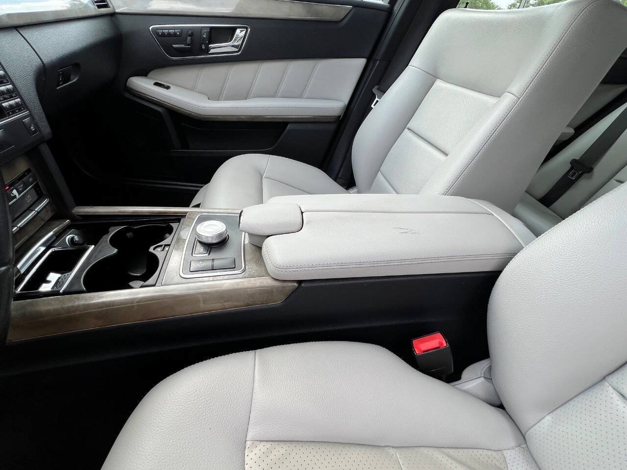 Used 2010 Mercedes-Benz E 350 Sedan image 45