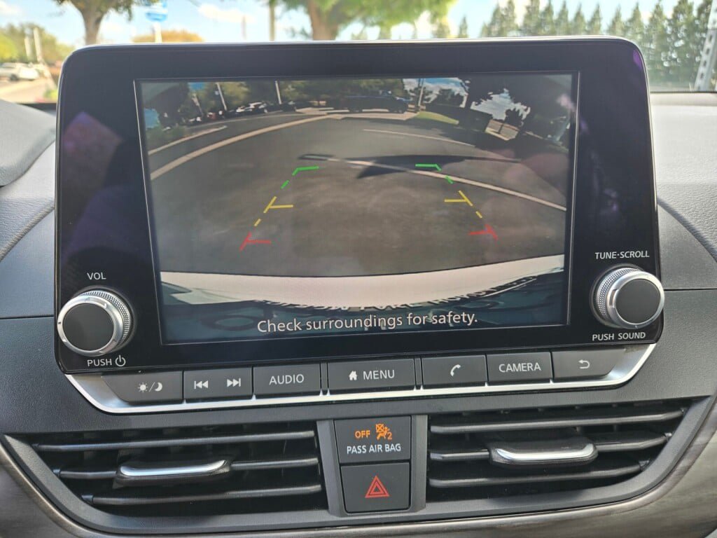 Used 2025 Nissan Altima 2.5 SV FWD image 13
