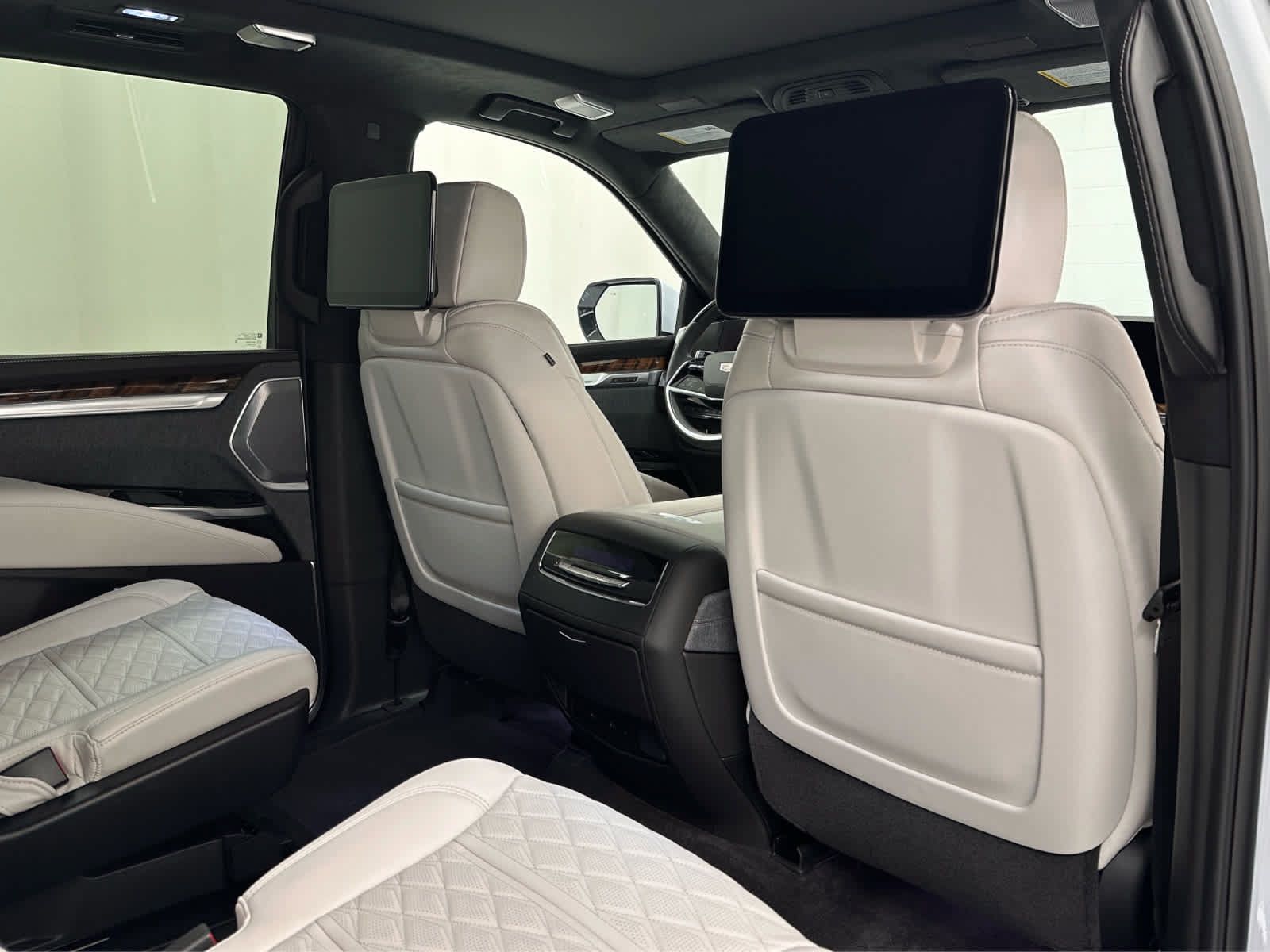 Used 2026 Cadillac Escalade Platinum Sport w/ LPO, ONYX Package AWD/4WD image 21