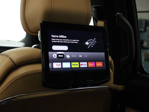 Used 2025 Jeep Grand Wagoneer Series III w/ Rear Seat Video Group 1 AWD/4WD image 17