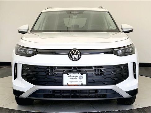 Used 2025 Volkswagen Tiguan S w/ 18" Wheel Package image 3