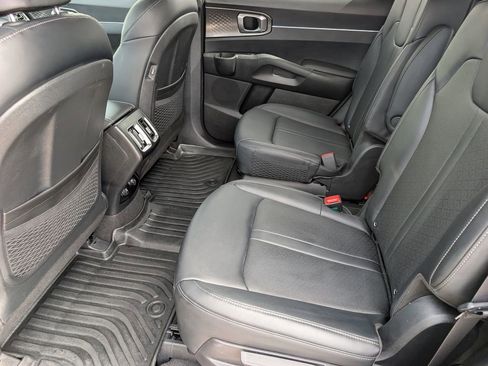 Certified 2023 Kia Sorento EX image 19