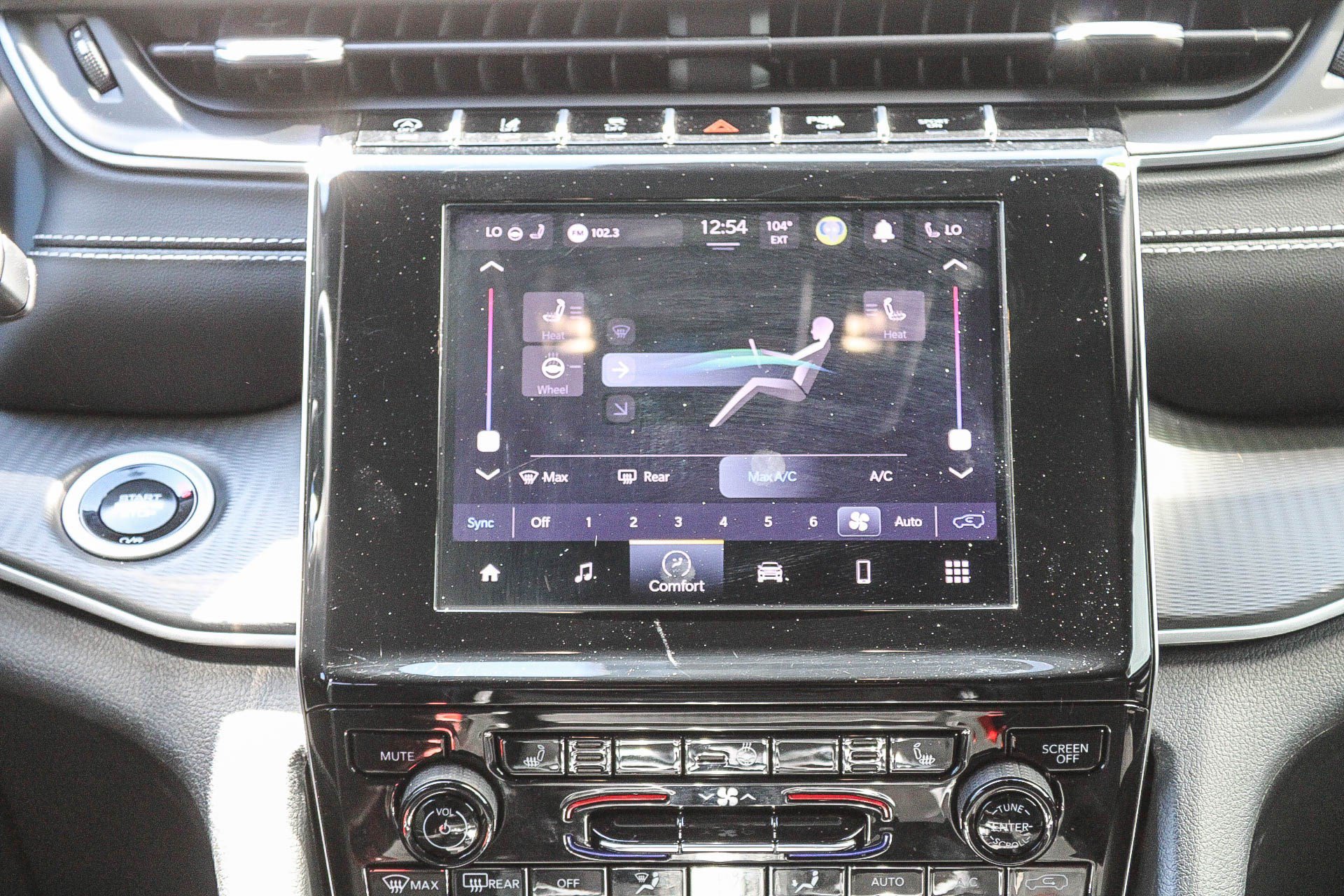 Used 2024 Jeep Grand Cherokee Altitude AWD/4WD image 16
