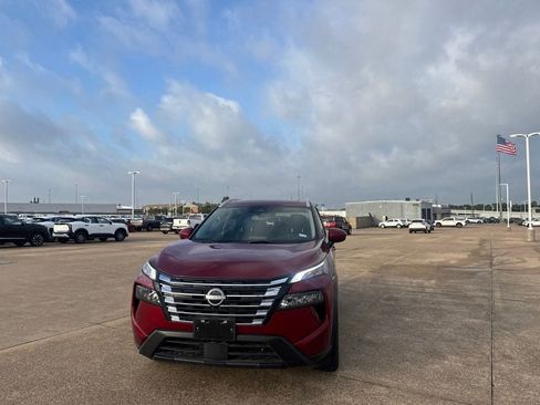 Used 2024 Nissan Rogue SV w/ SV Premium Package FWD image 6